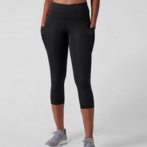 Athleta Ultimate Stash Capri Leggings Black